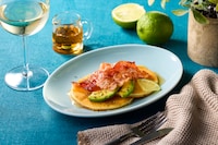 「俺が好きなうすーくてちーちゃいやつ。ホットケーキミックス」を使用したレシピ「ベーコン＆アボカド＆ライム＆メープルシロップ＆ブラックペッパー」。