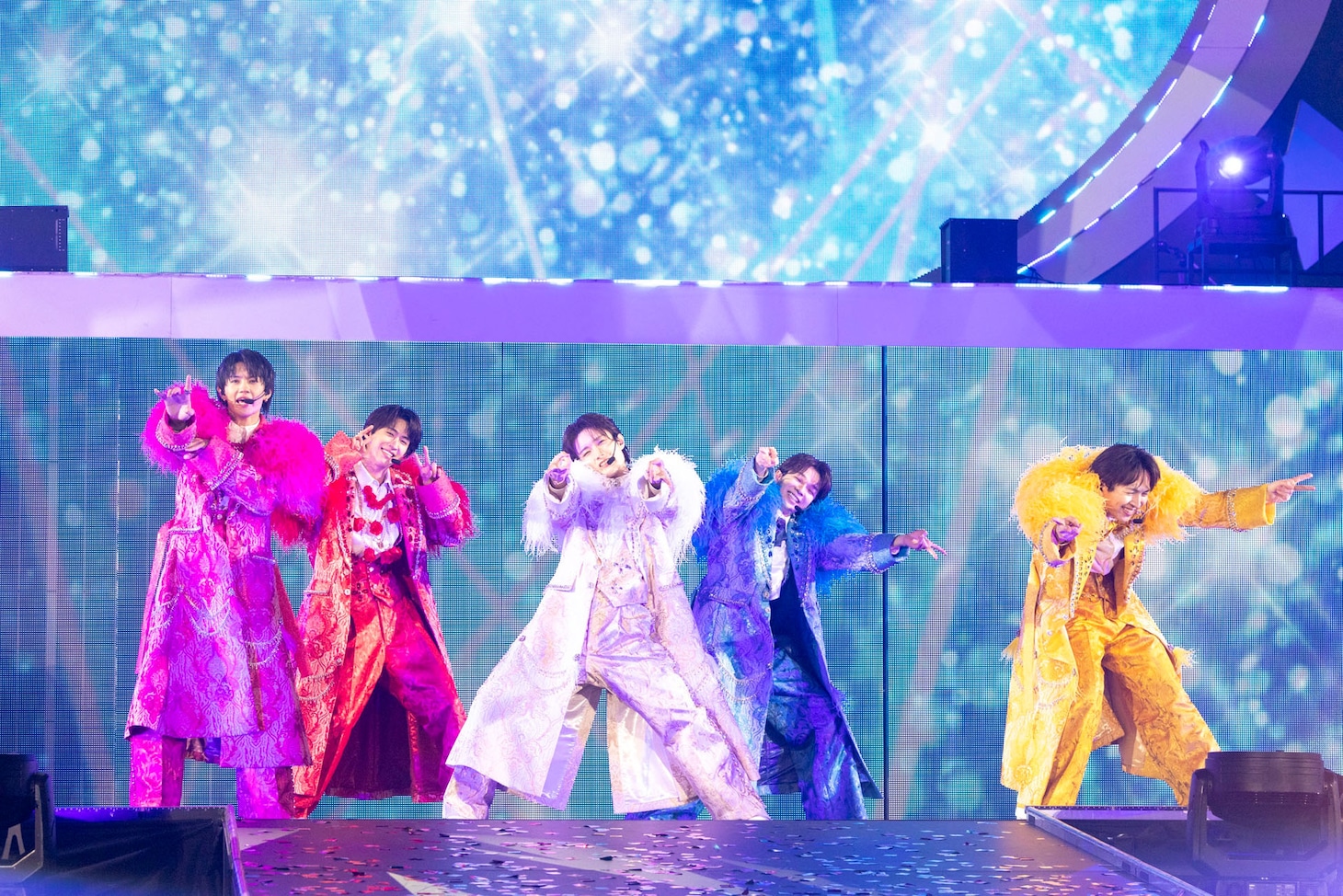 「爆裂愛してる」の初披露の様子。