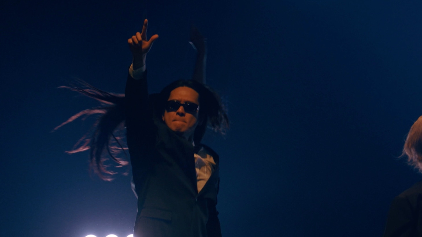 「ExWHYZ / DON'T CRY ft.DONGROSSO & Obsession」ライブ映像より。