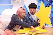 左から佐久間大介（Snow Man）、日村勇紀（バナナマン）。©︎日本テレビ