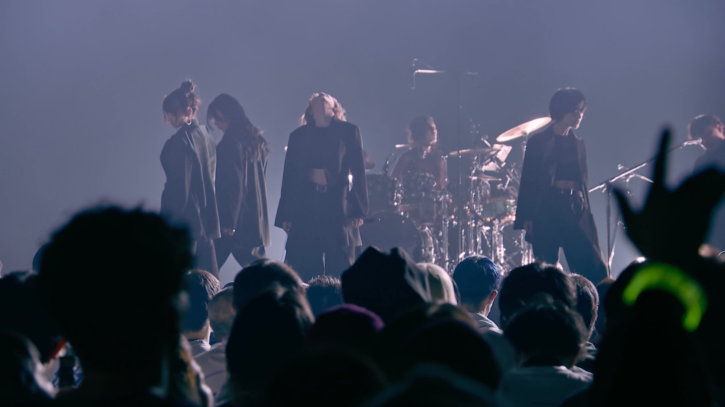 「ExWHYZ / DON'T CRY ft.DONGROSSO & Obsession」ライブ映像より。