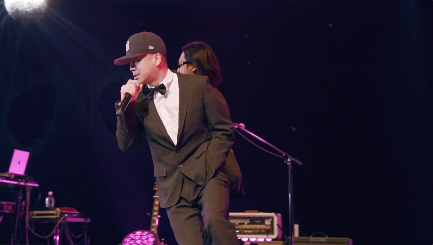 「ExWHYZ / DON'T CRY ft.DONGROSSO & Obsession」ライブ映像より。