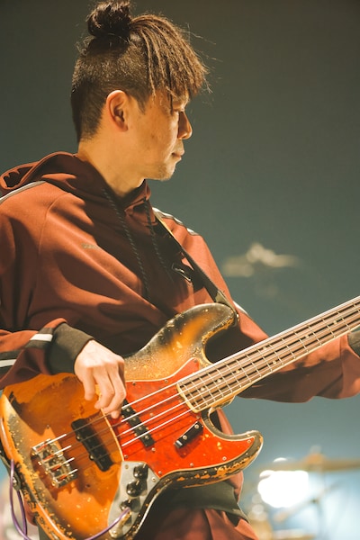 tatsu（B / LÄ-PPISCH）（撮影：堀内レイ）