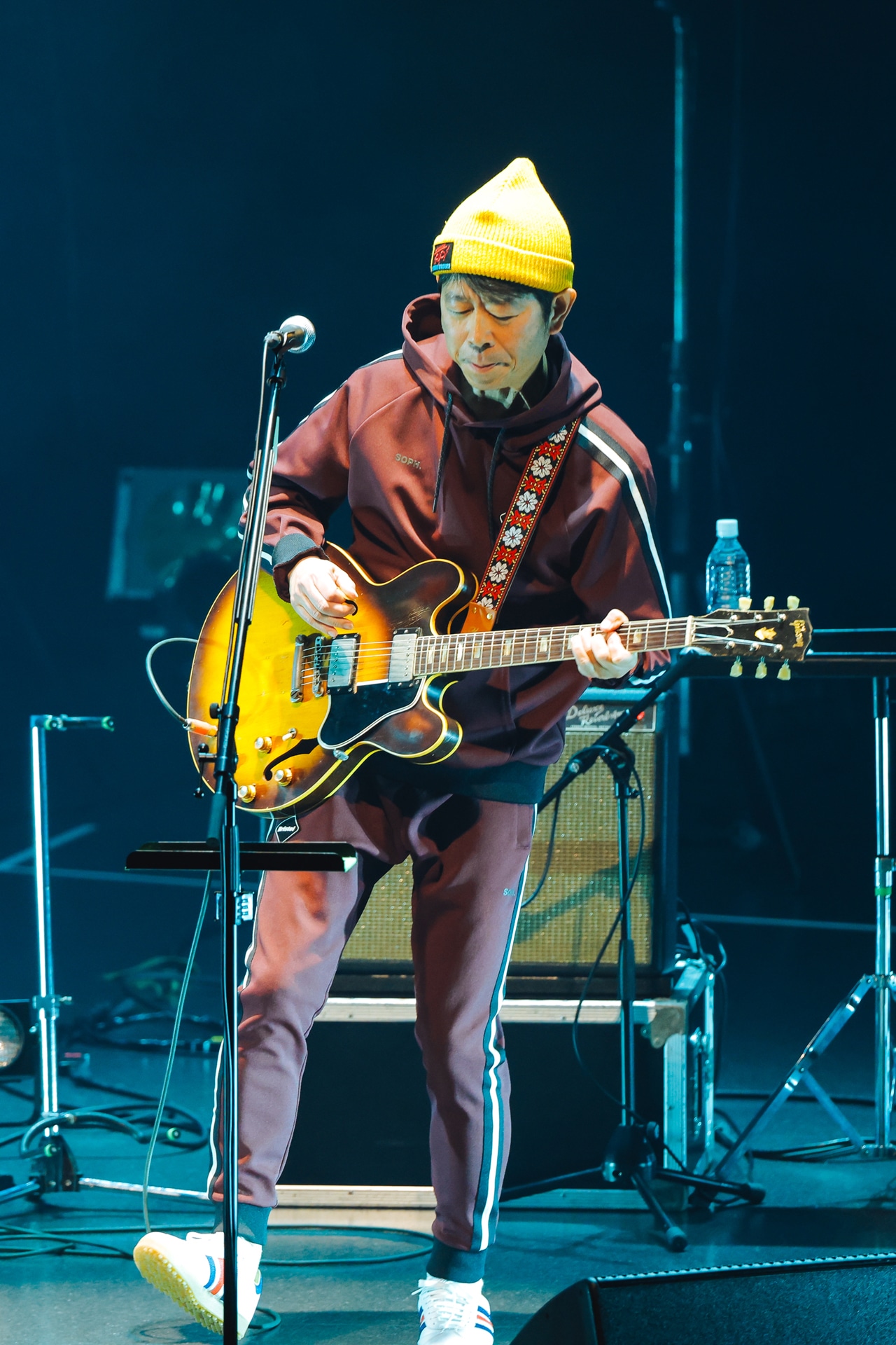 桜井秀俊（G, Vo）（撮影：堀内レイ）