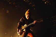 桜井秀俊（G, Vo）（撮影：堀内レイ）