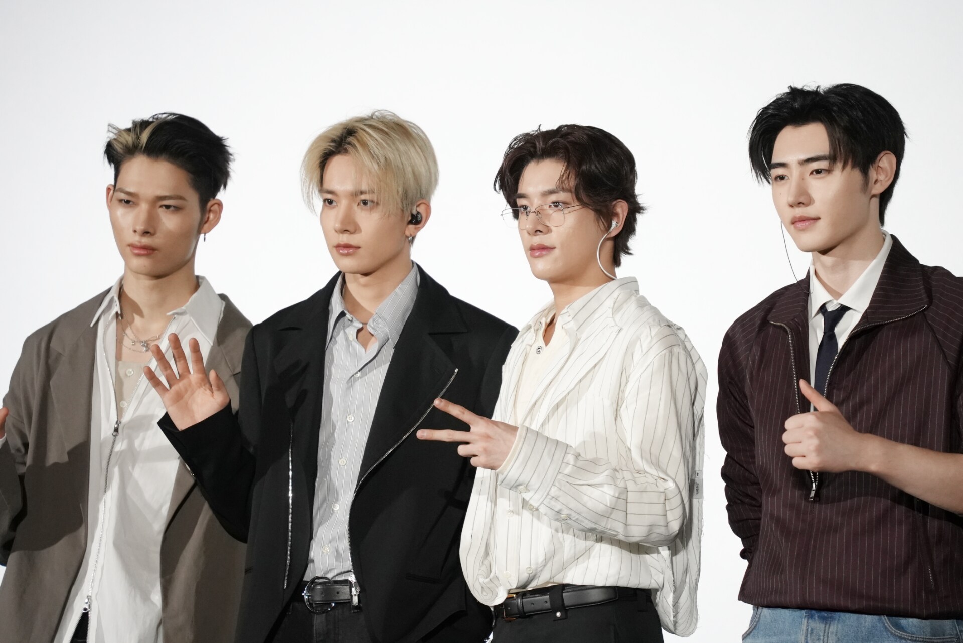 左からNI-KI、HEESEUNG、JAKE、SUNGHOON。 [画像ギャラリー 28/29