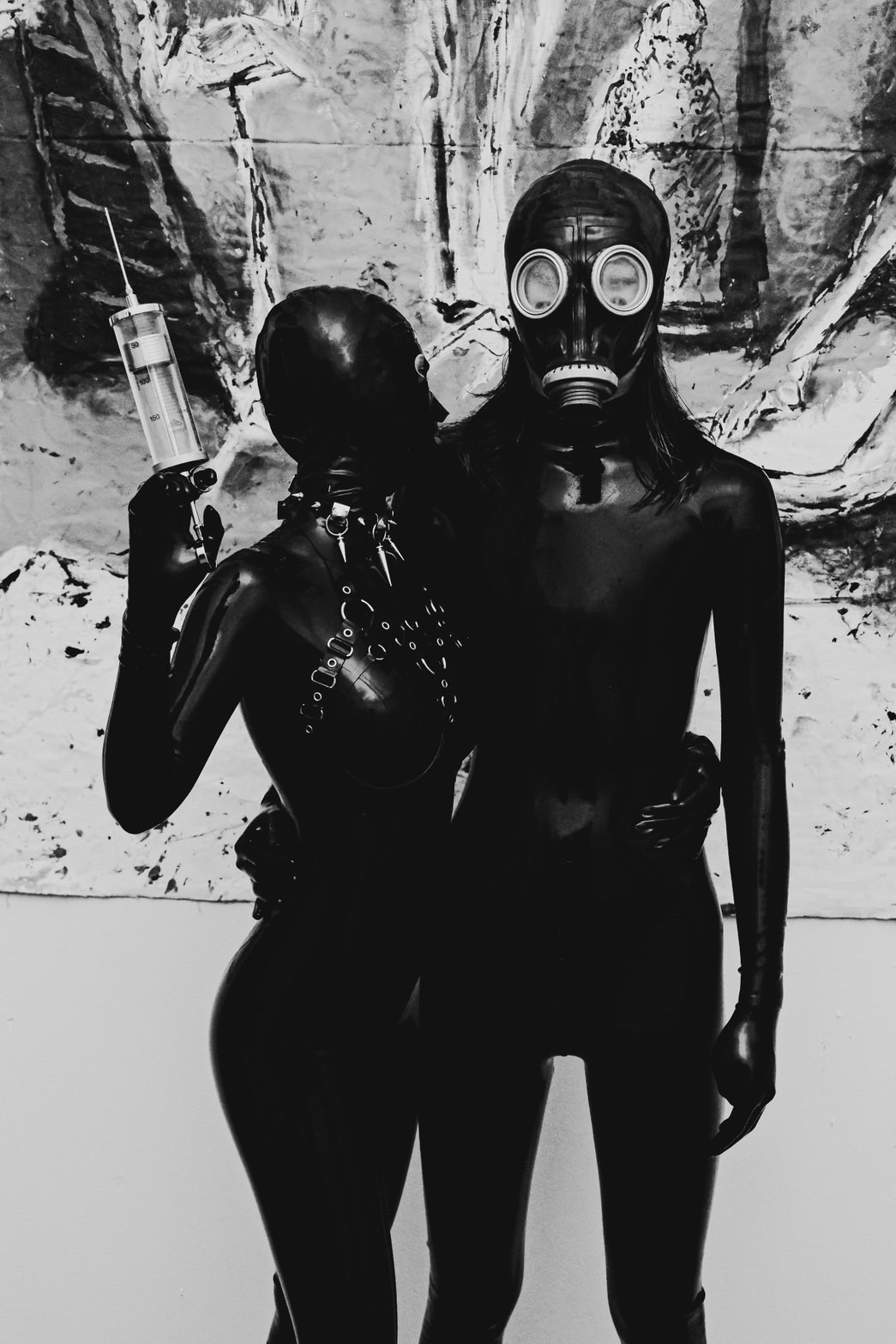 しーな（東京初期衝動）としのだりょうすけ（トップシークレットマン）のウェディングフォト。