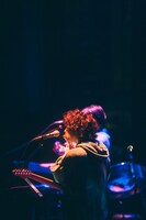 フルートを吹くシンリズム。（G, Flute, Cho）（Photo by Kana Tarumi）