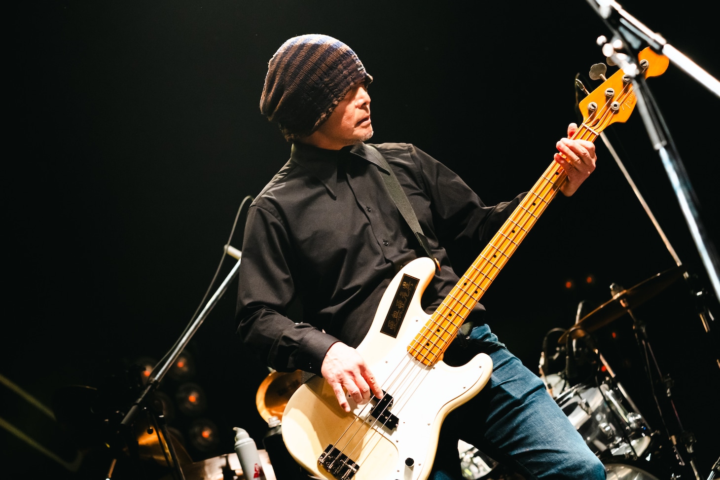 寺岡信芳（B / 亜無亜危異）（撮影：石井麻木）