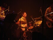 イトケン（Dr）（Photo by Kohei Yamamoto）