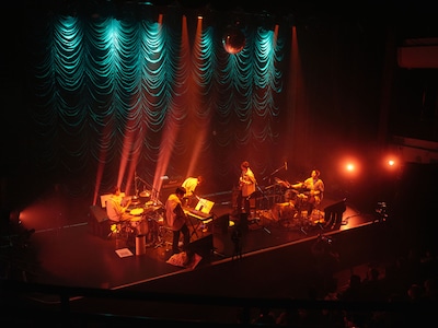 蓮沼執太チームツアー「重力」東京キネマ倶楽部公演の様子。（Photo by Kohei Yamamoto）