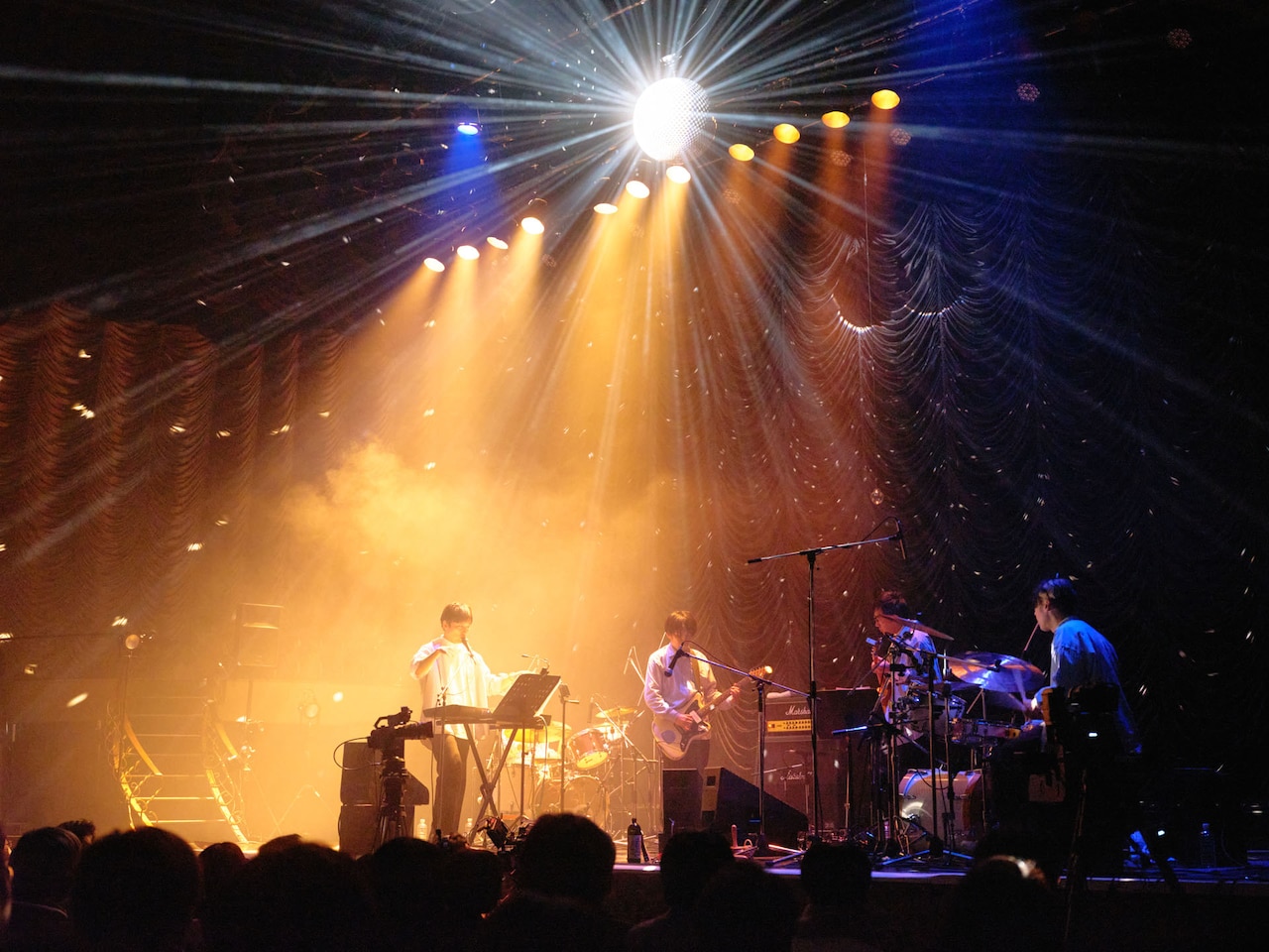 蓮沼執太チーム“最初で最後？”の全国ツアー東京で開幕、ひねりの利いたカバーも披露