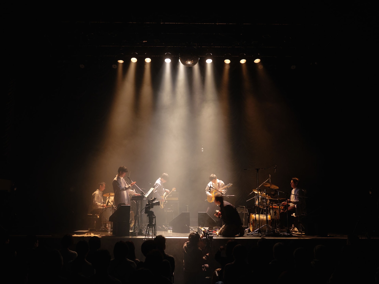 蓮沼執太チームツアー「重力」東京キネマ倶楽部公演の様子。（Photo by Kohei Yamamoto）