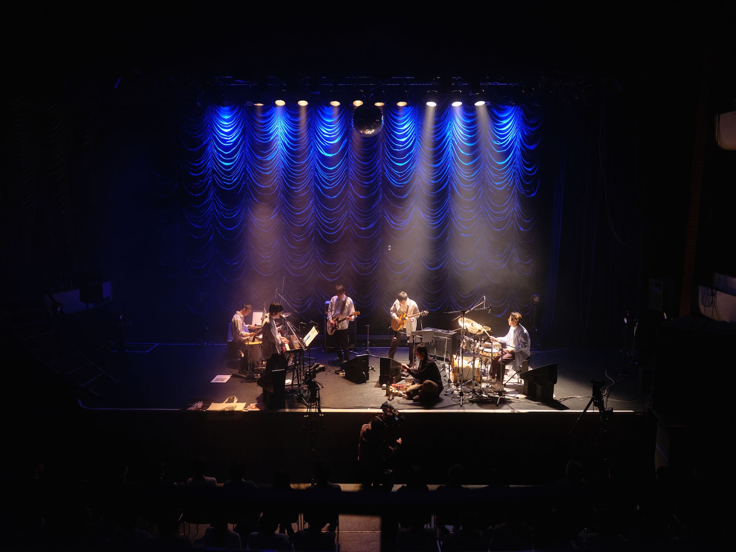 蓮沼執太チームツアー「重力」東京キネマ倶楽部公演の様子。（Photo by Kohei Yamamoto）