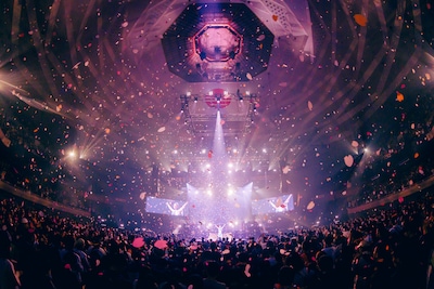 milet「Ray of Water」の様子。