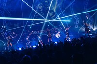 「INUWASI BAND SET TOUR 2025-2026〝狗鷲戦閃〟」ファイナル公演の様子。（撮影：真島洸）