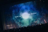 「INUWASI BAND SET TOUR 2025-2026〝狗鷲戦閃〟」ファイナル公演の様子。（撮影：真島洸）