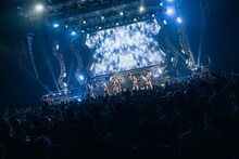 「INUWASI BAND SET TOUR 2025-2026〝狗鷲戦閃〟」ファイナル公演の様子。（撮影：真島洸）
