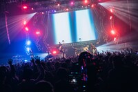 「INUWASI BAND SET TOUR 2025-2026〝狗鷲戦閃〟」ファイナル公演の様子。（撮影：真島洸）