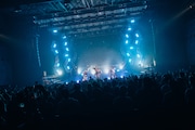 「INUWASI BAND SET TOUR 2025-2026〝狗鷲戦閃〟」ファイナル公演の様子。（撮影：真島洸）