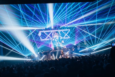 「INUWASI BAND SET TOUR 2025-2026〝狗鷲戦閃〟」ファイナル公演の様子。（撮影：真島洸）