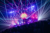 「INUWASI BAND SET TOUR 2025-2026〝狗鷲戦閃〟」ファイナル公演の様子。（撮影：真島洸）