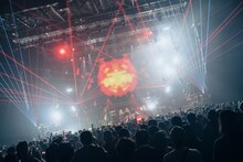 「INUWASI BAND SET TOUR 2025-2026〝狗鷲戦閃〟」ファイナル公演の様子。（撮影：真島洸）