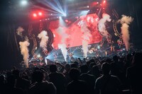 「INUWASI BAND SET TOUR 2025-2026〝狗鷲戦閃〟」ファイナル公演の様子。（撮影：真島洸）