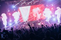 「INUWASI BAND SET TOUR 2025-2026〝狗鷲戦閃〟」ファイナル公演の様子。（撮影：真島洸）