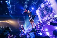 「INUWASI BAND SET TOUR 2025-2026〝狗鷲戦閃〟」ファイナル公演の様子。（撮影：真島洸）