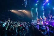 「INUWASI BAND SET TOUR 2025-2026〝狗鷲戦閃〟」ファイナル公演の様子。（撮影：真島洸）