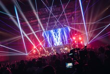 「INUWASI BAND SET TOUR 2025-2026〝狗鷲戦閃〟」ファイナル公演の様子。（撮影：真島洸）