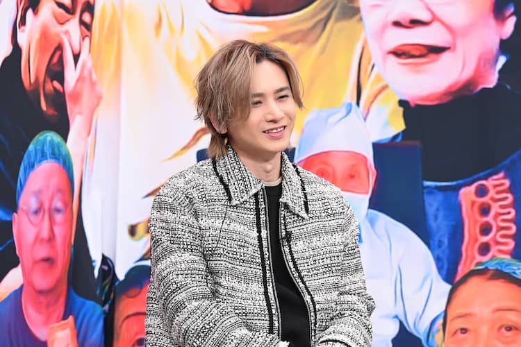 堂本光一 堂本剛が DOMOTO として初の雑誌表紙 anan に最上級のホリデールックで登場 - エンタメ - ニュース