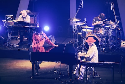 「ライブナタリー “スキマスイッチ × Penthouse”」スキマスイッチのステージの様子。