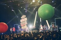 スキマスイッチ×浪岡真太郎＆大島真帆コラボステージの様子。