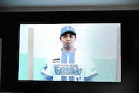 発表会ではベイスターズ選手会長・東克樹投手からのビデオメッセージも上映された。