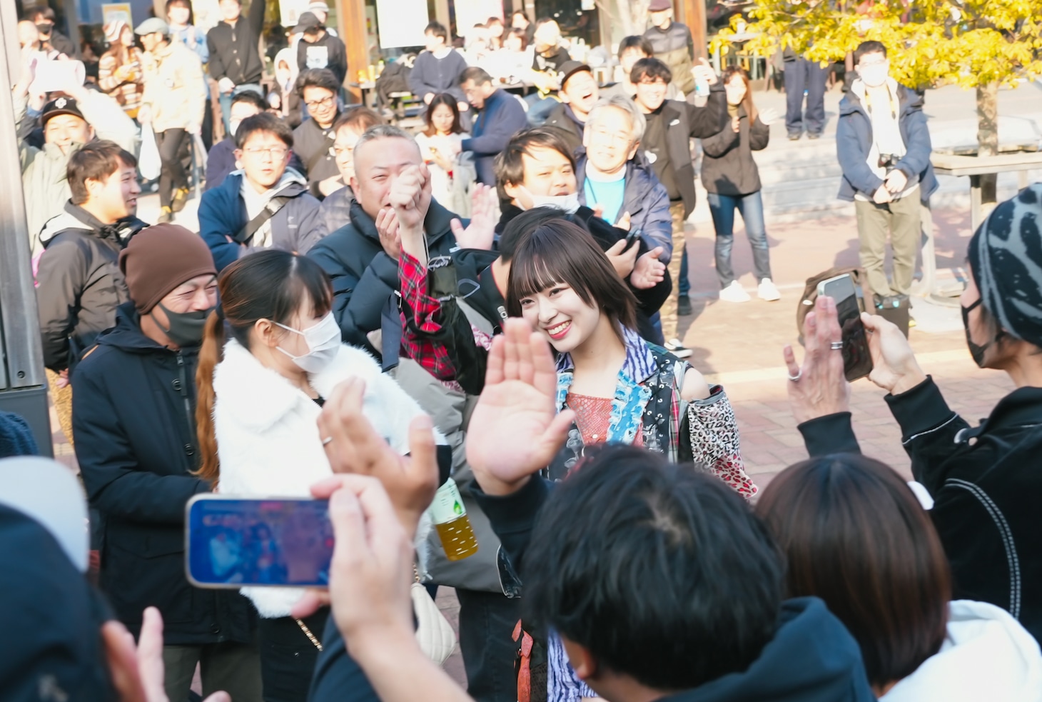 さっそうと現れたアヤ・エイトプリンス（LUCY）。