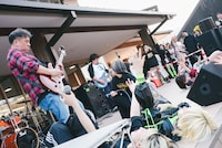 2期BiSメンバーが集まったNEMPiREライブの様子。