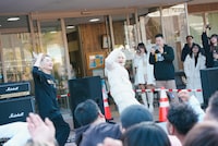 キカ・フロント・フロンタール（ex. 2期BiS）、ムロ葉菜子（名称非公開）が参加したNEMPiREのライブの様子。