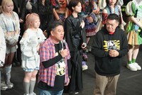 「ONAGAWACKよ永遠に。」エンディングでステージに上がった須田善明町長、高橋正樹氏。