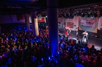 太シスのライブで盛り上がるフロア。