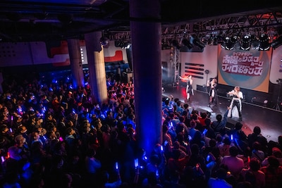 太シスのライブで盛り上がるフロア。