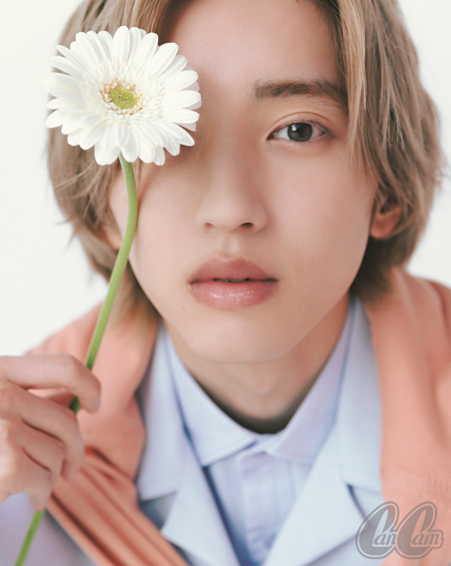 「CanCam」4月号より道枝駿佑（なにわ男子）。