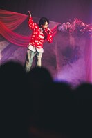 岩橋玄樹「GENKI IWAHASHI White Belle」の様子。