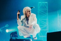 かやゆー（Vo, G）（撮影：うえむらすばる）