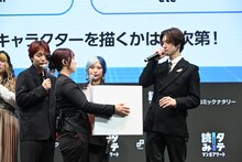 オリジナルキャラクターの性質と属性をボックスから引く佐野雄大（INI） 。