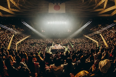 ヤングスキニー「いつか僕は誰もが羨むバンドになってやる日本武道館」の様子。（撮影：うえむらすばる）