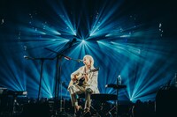 かやゆー（Vo, G）（撮影：うえむらすばる）