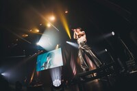 岩橋玄樹「GENKI IWAHASHI White Belle」の様子。