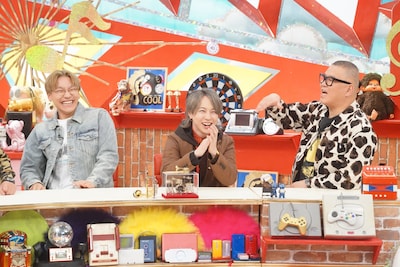 左から小森隼（GENERATIONS）、syudou、長谷川忍（シソンヌ。2月19日放送「ミュージックジェネレーション」より。